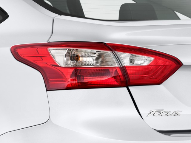Ford Focus 4-   White