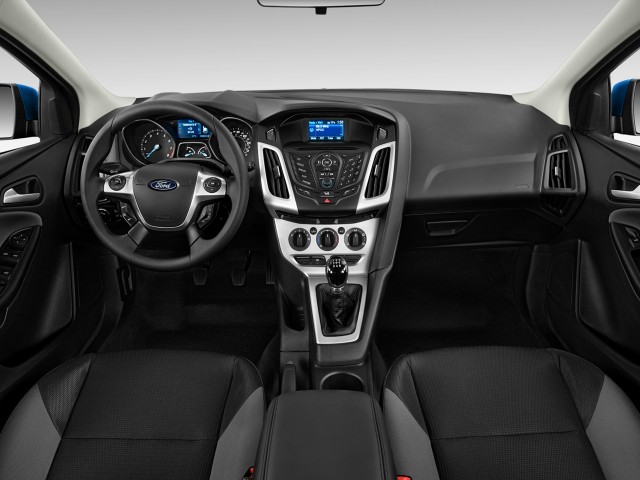 Ford Focus хэтчбек (Blue Candy)