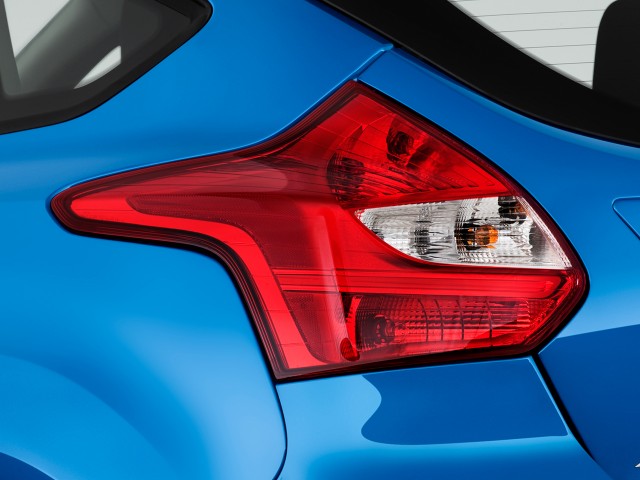 Ford Focus хэтчбек (Blue Candy)
