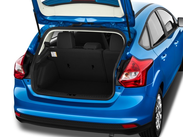 Ford Focus хэтчбек (Blue Candy)