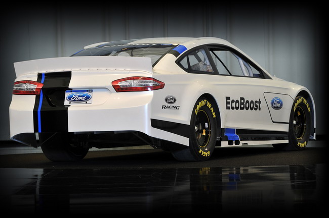 Ford Fusion    NASCAR