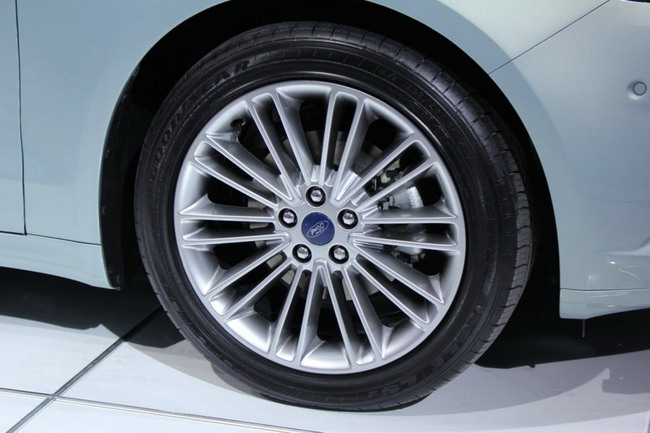 Новый Ford Fusion фото