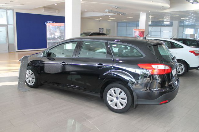  Ford Focus III (3 )