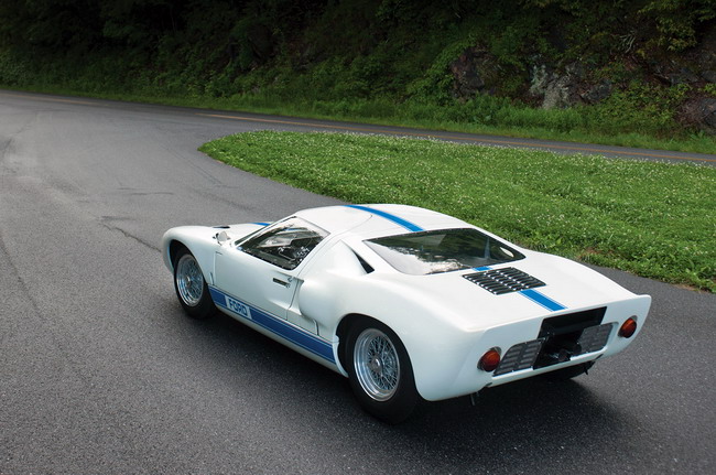 Пару редких Ford GT40 выставят на аукцион