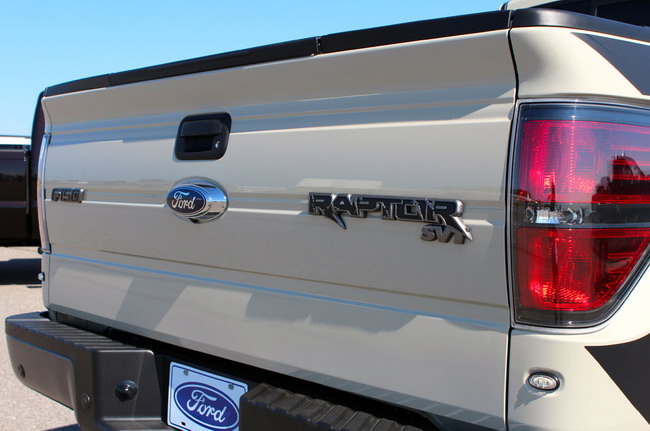 Ford F-150 SVT Raptor   