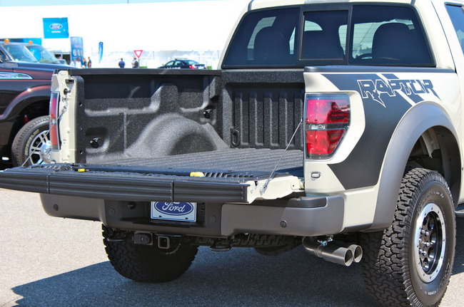 Ford F-150 SVT Raptor   