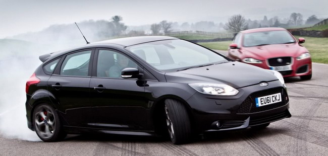 Ford Focus ST черного цвета