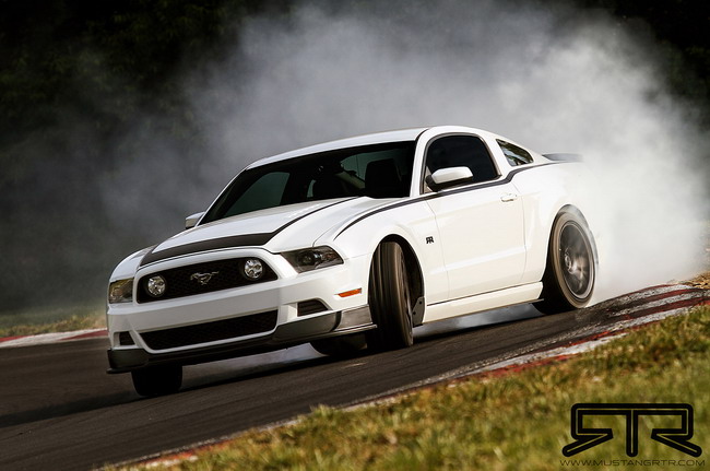 Вон Гиттин младший показывает Ford Mustang RTR 2013