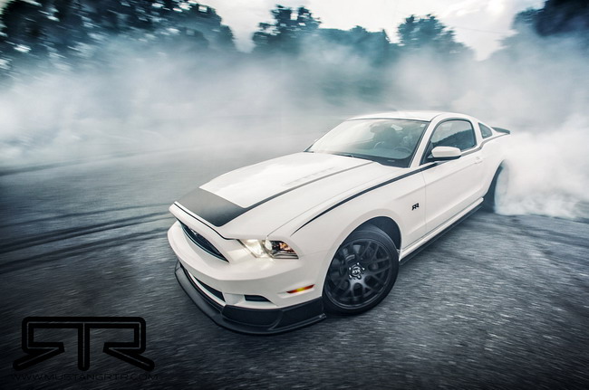Вон Гиттин младший показывает Ford Mustang RTR 2013