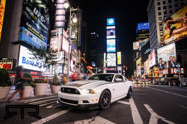 Вон Гиттин младший показывает Ford Mustang RTR 2013