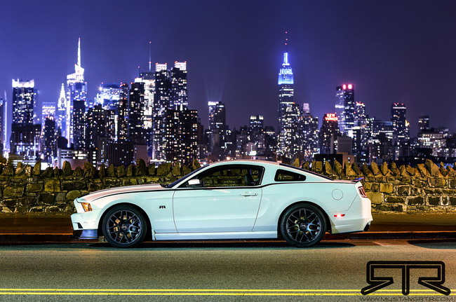 Вон Гиттин младший показывает Ford Mustang RTR 2013