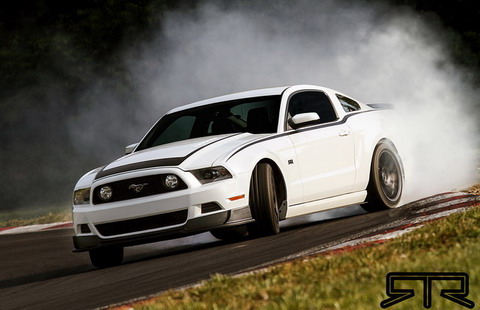 Вон Гиттин младший показывает Ford Mustang RTR 2013