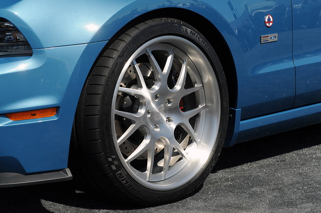 Cobra Shelby GT500 дебютирует в память о Кэрролле Шелби