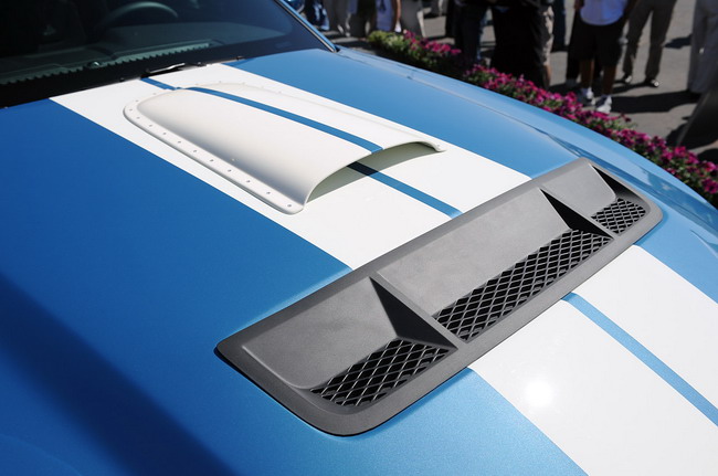 Cobra Shelby GT500 дебютирует в память о Кэрролле Шелби