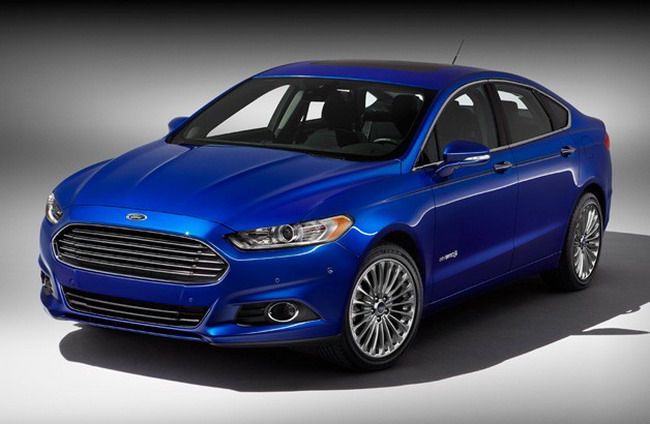 Ford добавляет в линейку Fusion Hybrid версию Titanium