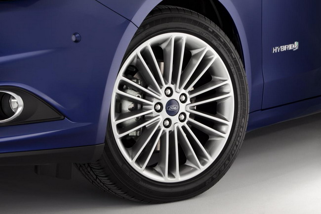 Ford Fusion Hybrid EV+ ������� ��������� ��� ������