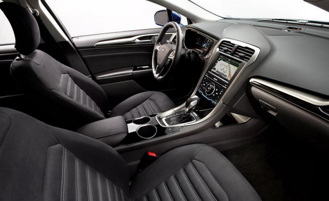 Ford Fusion Hybrid EV+ ������� ��������� ��� ������