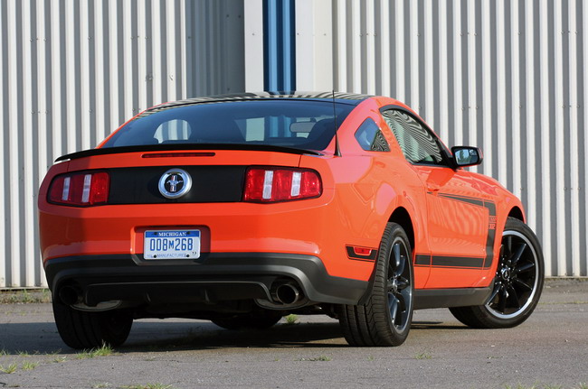 ����������� � Ford Mustang 2014, �� �������� Boss 302