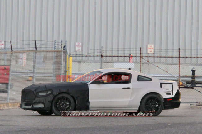 Фотошпионы поймали мул Ford Mustang 2015