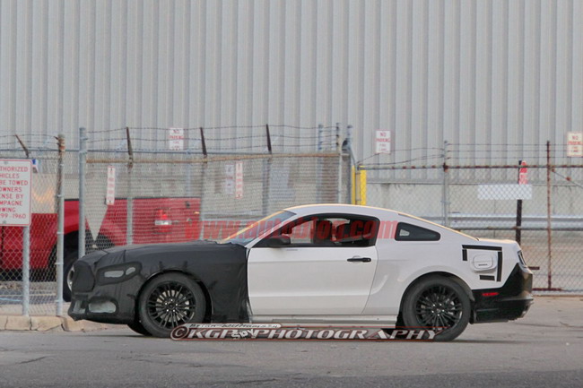 Фотошпионы поймали мул Ford Mustang 2015