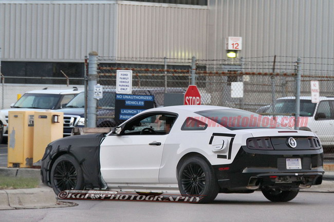 Фотошпионы поймали мул Ford Mustang 2015