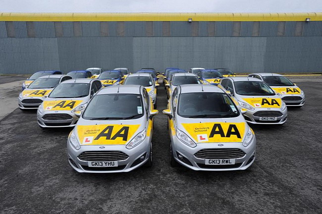 200 Ford Fiesta были доставлены в школу вождения АА