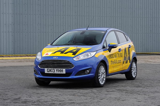 200 Ford Fiesta были доставлены в школу вождения АА