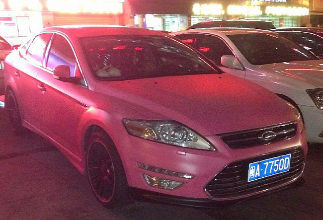 Розовый Ford Mondeo имеет большой успех в Китае