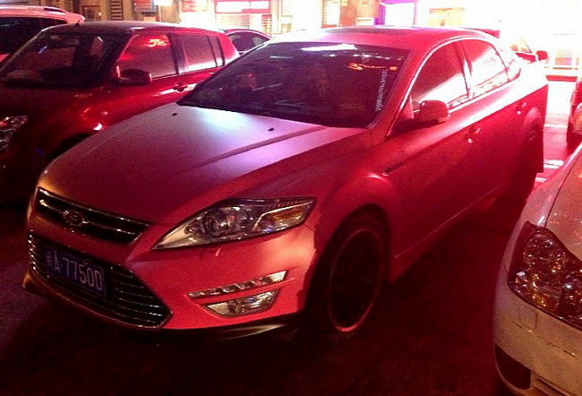 Розовый Ford Mondeo имеет большой успех в Китае