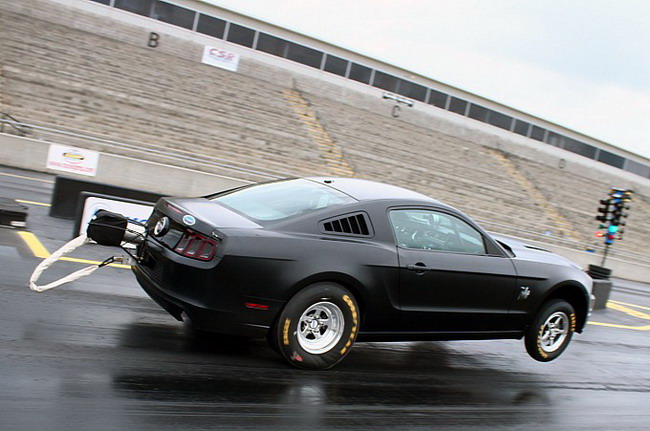 Ford Mustang Cobra Jet 2014 проходит испытания на полосе торможения