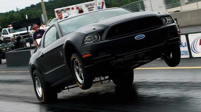Ford Mustang Cobra Jet 2014 проходит испытания на полосе торможения