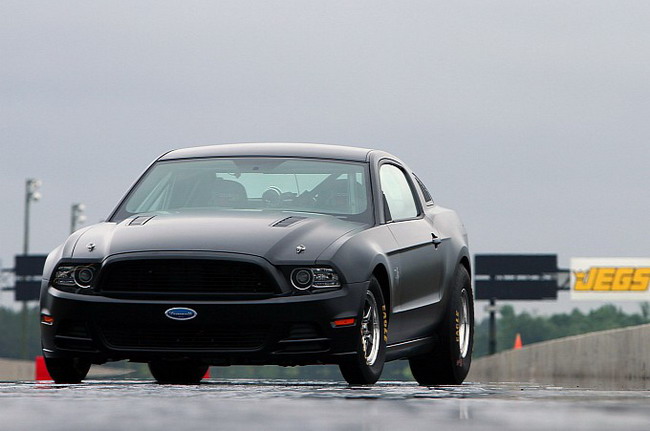 Ford Mustang Cobra Jet 2014 проходит испытания на полосе торможения