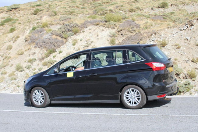 Первые фото обновленного Ford C-MAX