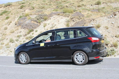 Первые фото обновленного Ford C-MAX