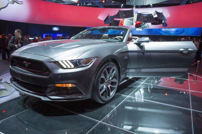 2015 Ford Mustang Convertible представлен