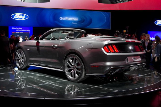 2015 Ford Mustang Convertible представлен