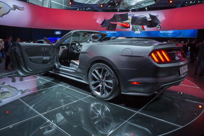 2015 Ford Mustang Convertible 