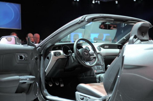 2015 Ford Mustang Convertible представлен