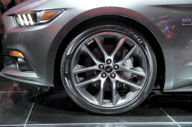2015 Ford Mustang Convertible представлен
