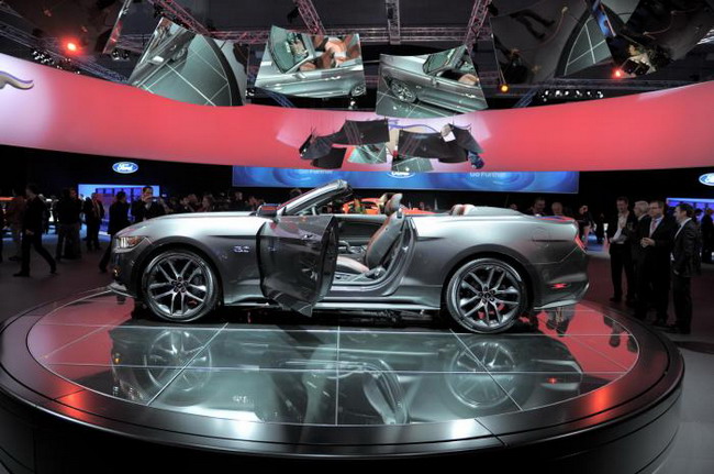 2015 Ford Mustang Convertible представлен
