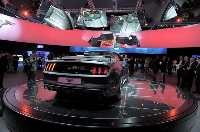 2015 Ford Mustang Convertible представлен