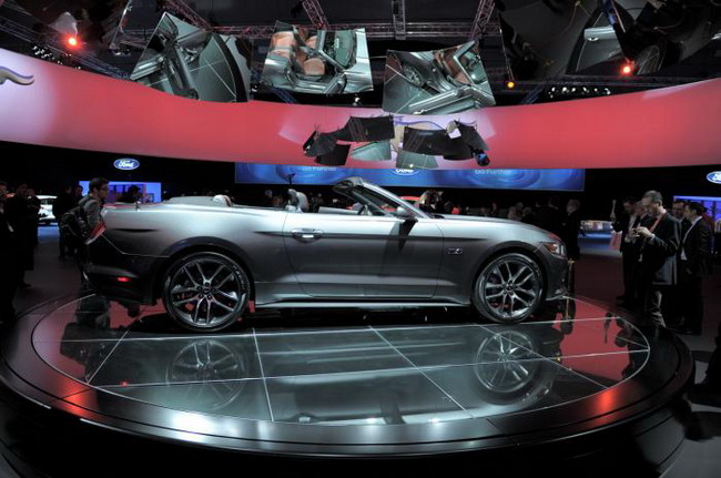 2015 Ford Mustang Convertible представлен