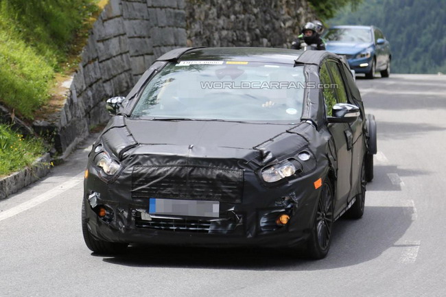 2015 Ford S-Max сфотографирован шпионами внутри и снаружи