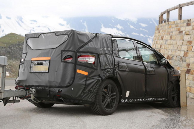 2015 Ford S-Max сфотографирован шпионами внутри и снаружи