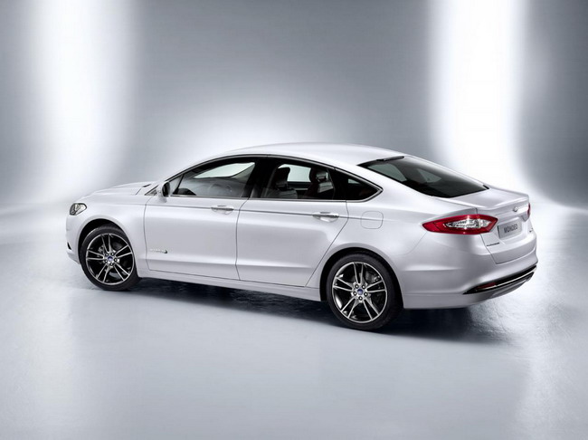 Новый Ford Mondeo поступит к европейским дилерам в октябре