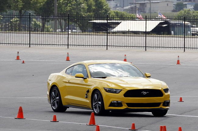 Ford Mustang EcoBoost имеет поддельный звук двигателя