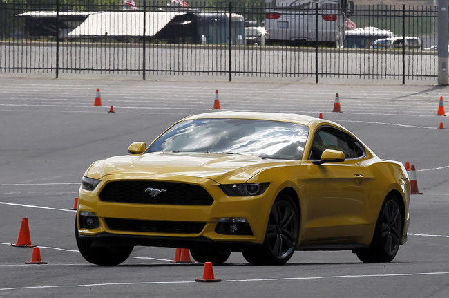 Ford Mustang EcoBoost имеет поддельный звук двигателя