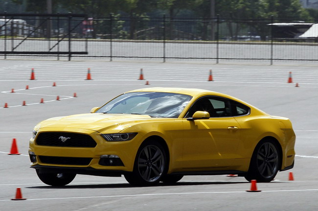 Ford Mustang EcoBoost имеет поддельный звук двигателя