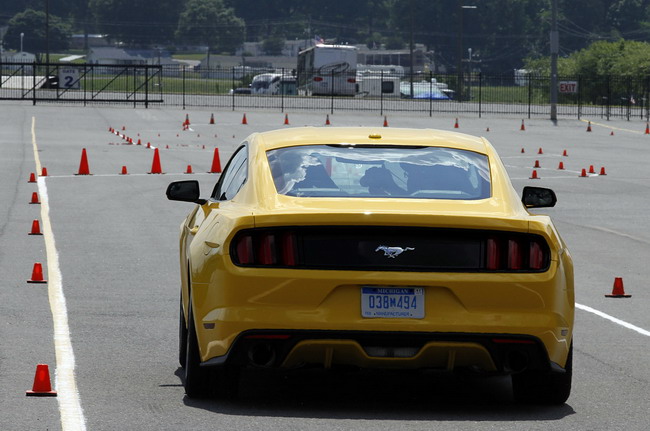 Ford Mustang EcoBoost имеет поддельный звук двигателя