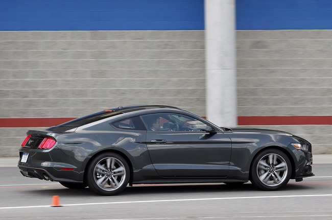 Ford Mustang EcoBoost имеет поддельный звук двигателя